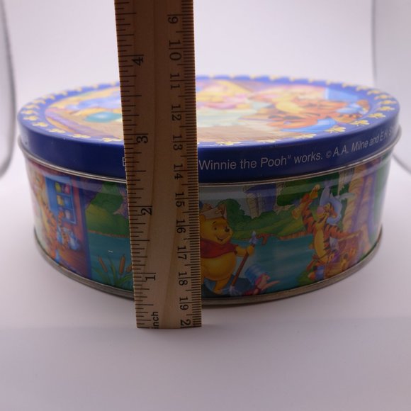 Winnie the Pooh Tin Collector Series 6/24 Best Before Date of 2005 - 1302-0 - Picture 14 of 14